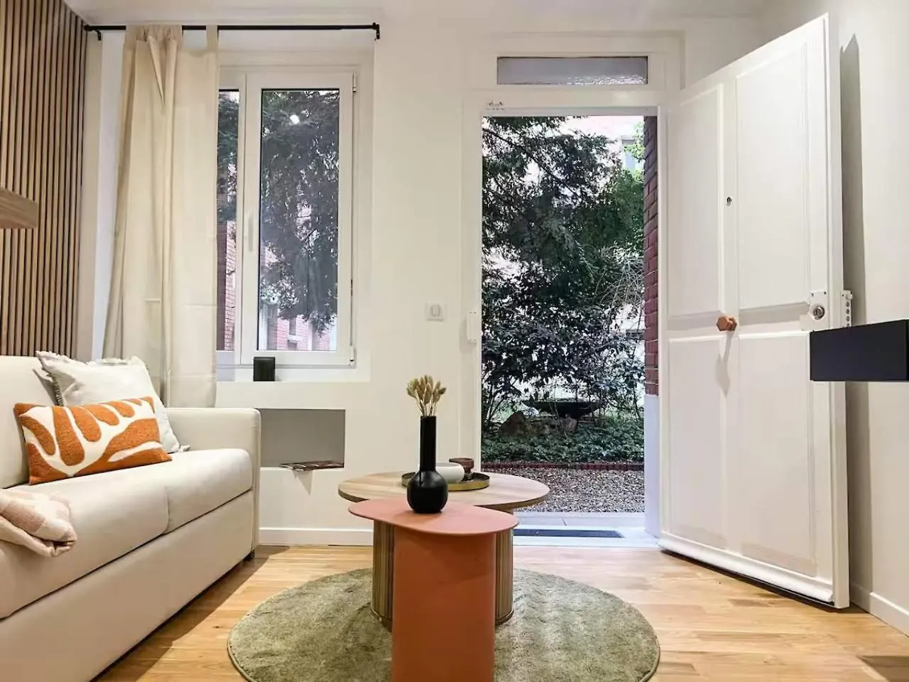Paris Lumiere 2 Bedroom By Eiffel Tower