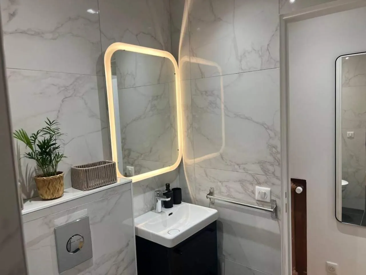Paris Lumiere 2 Bedroom By Eiffel Tower Frankrijk